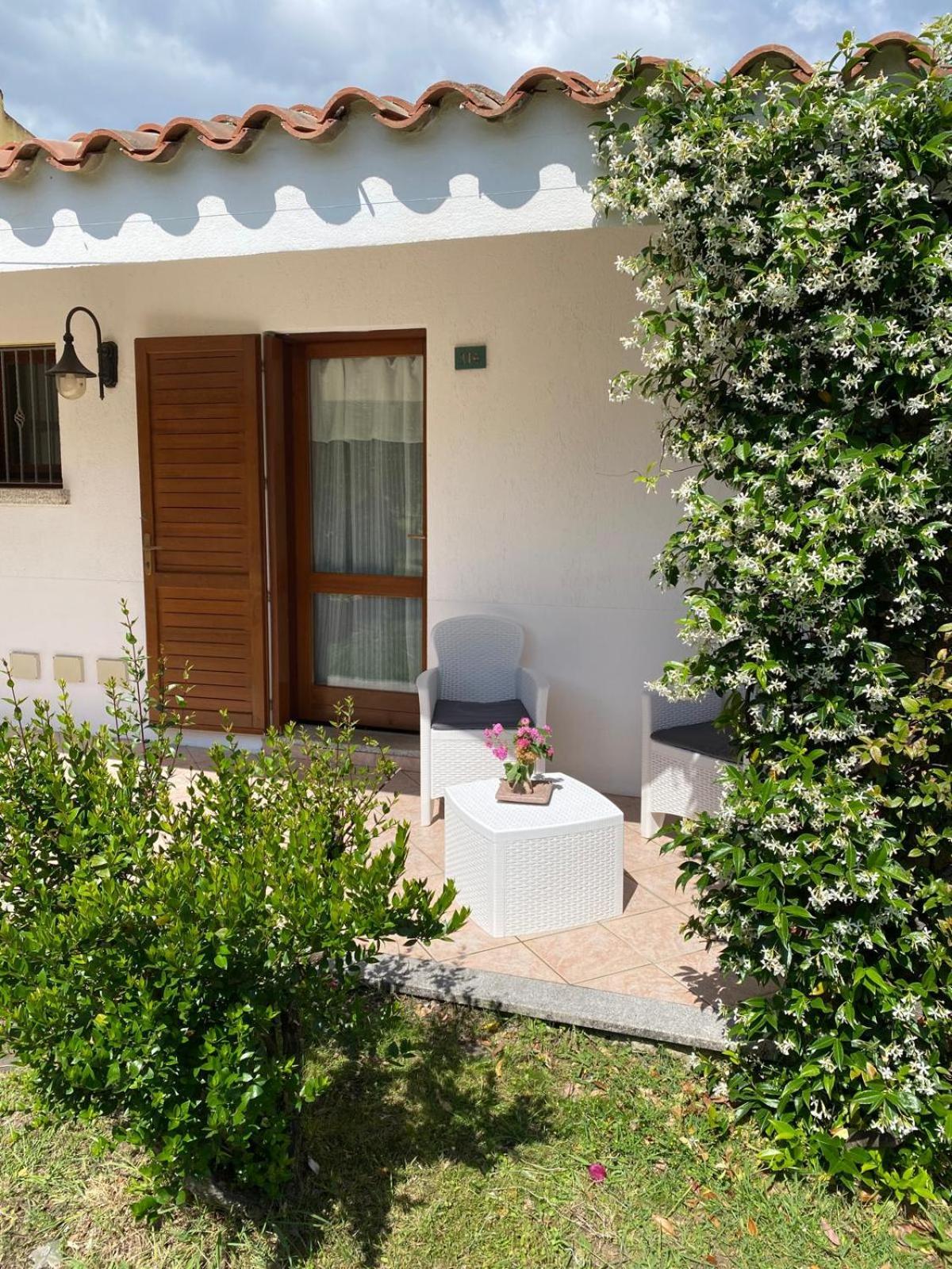 Hotel Cala Mirto Budoni Buitenkant foto