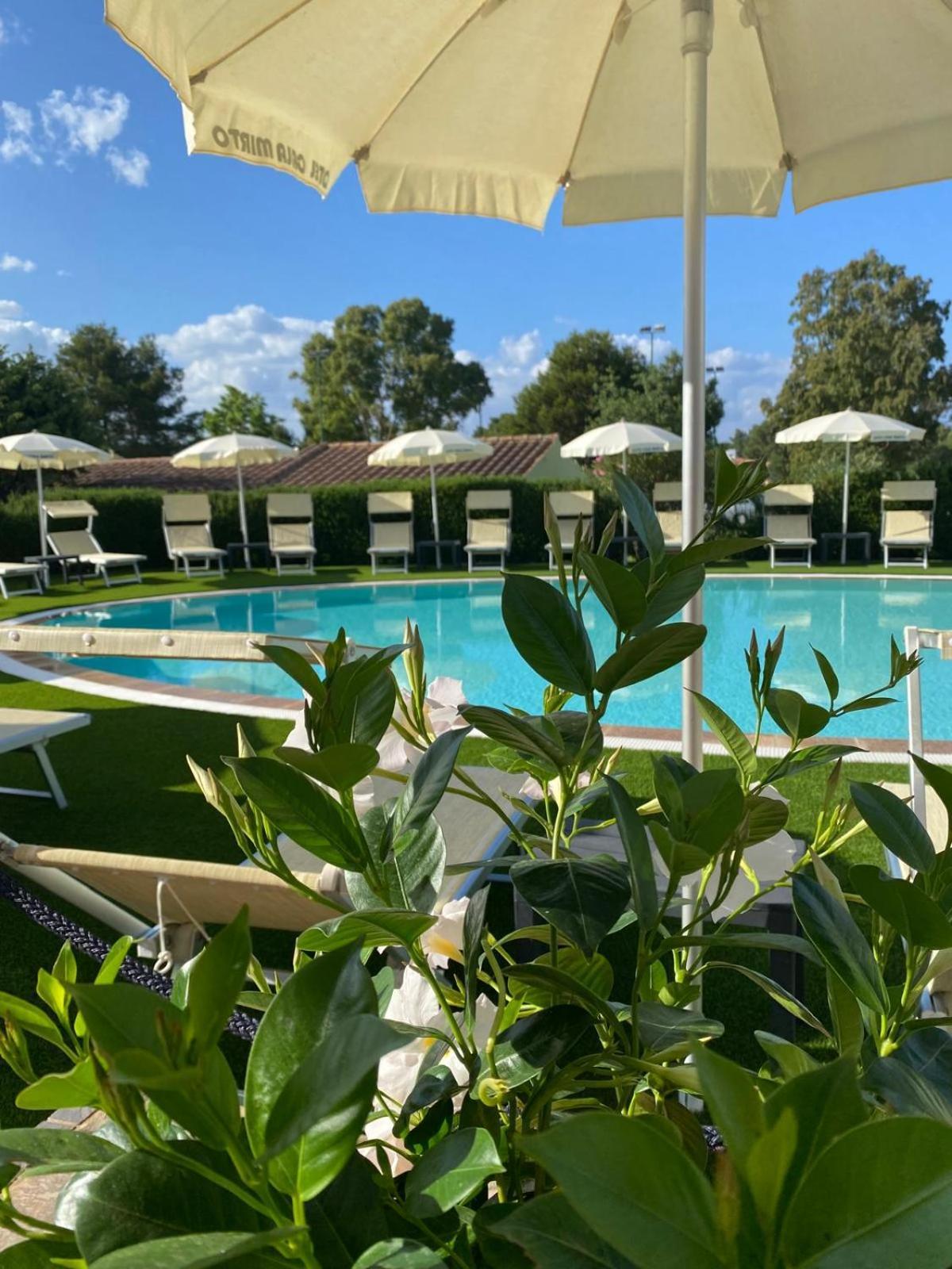 Hotel Cala Mirto Budoni Buitenkant foto