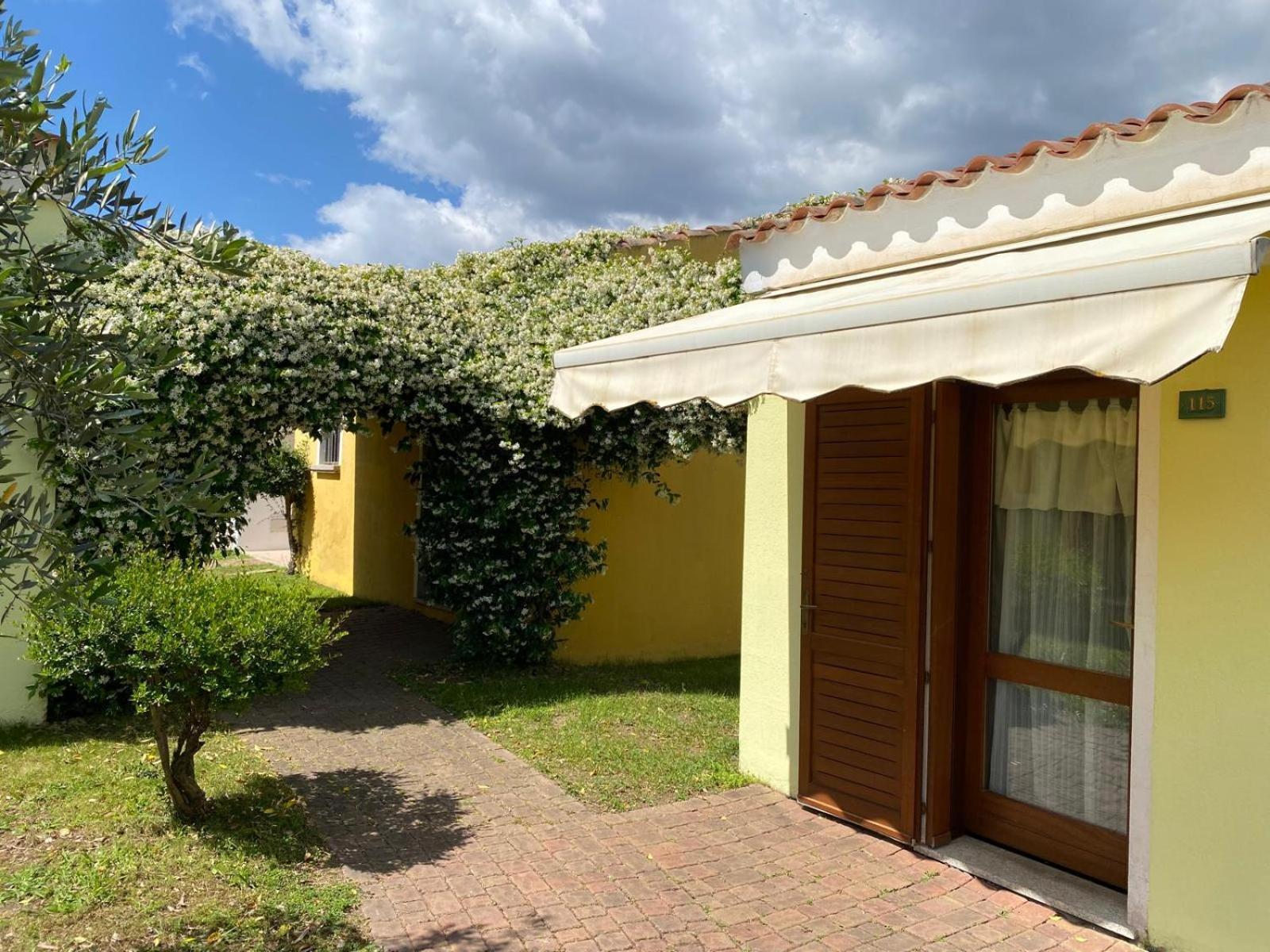 Hotel Cala Mirto Budoni Buitenkant foto