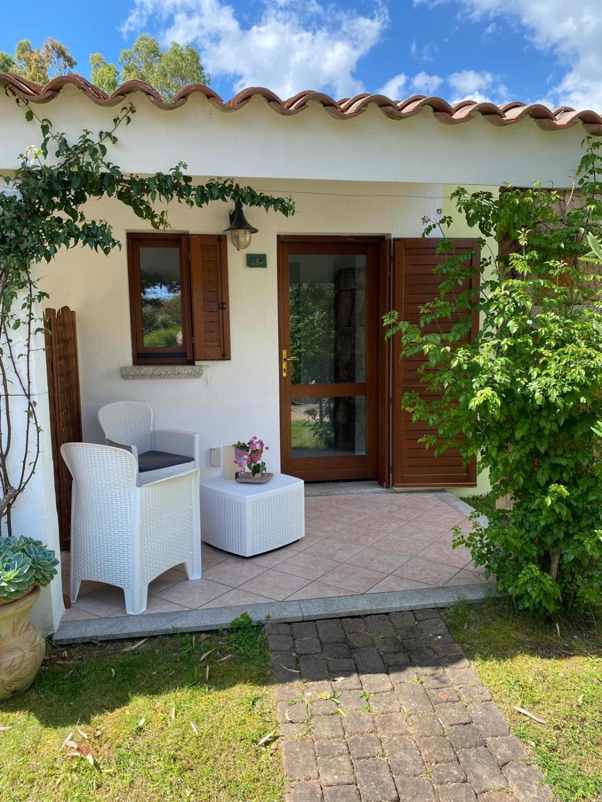 Hotel Cala Mirto Budoni Buitenkant foto