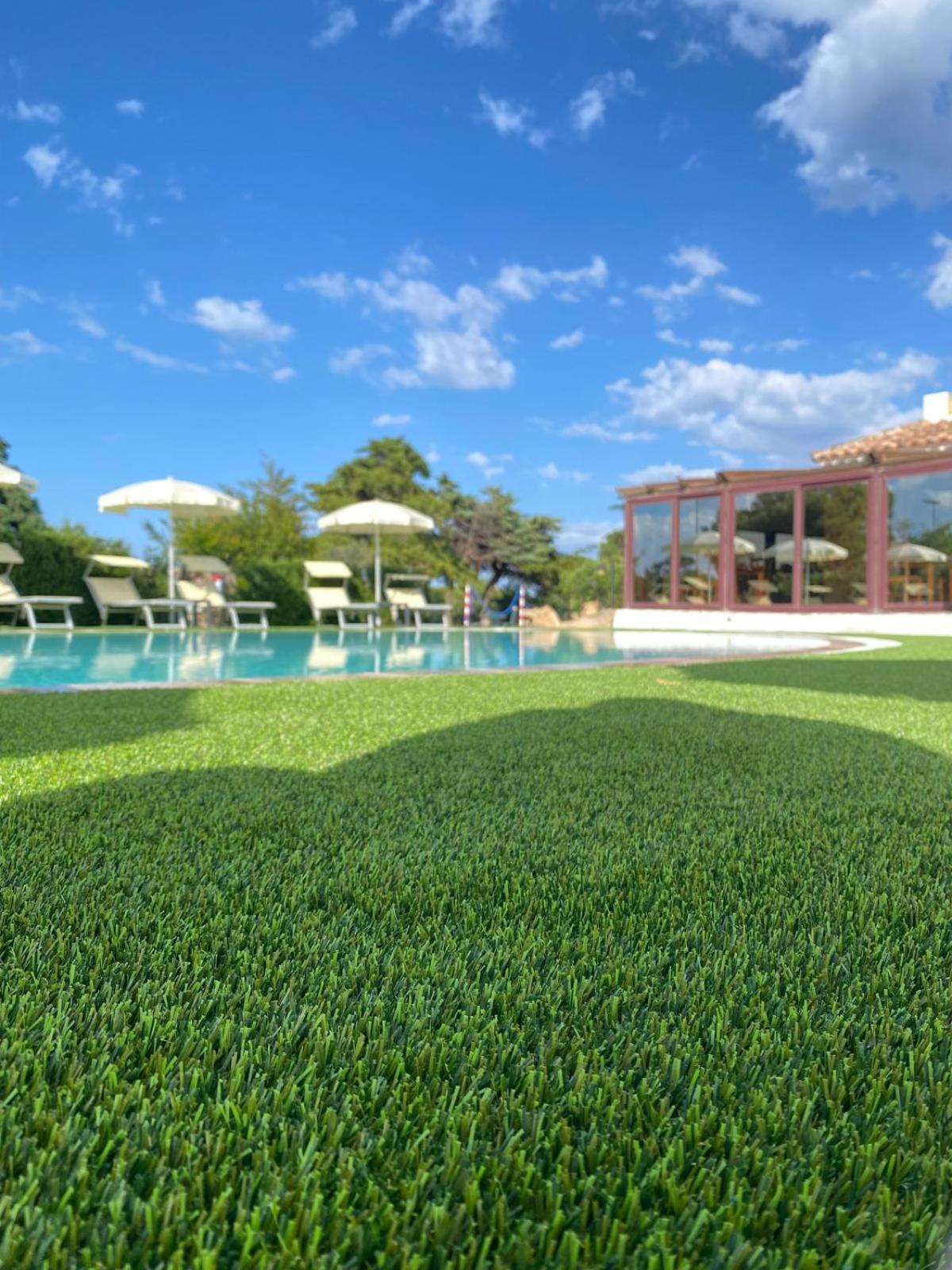 Hotel Cala Mirto Budoni Buitenkant foto